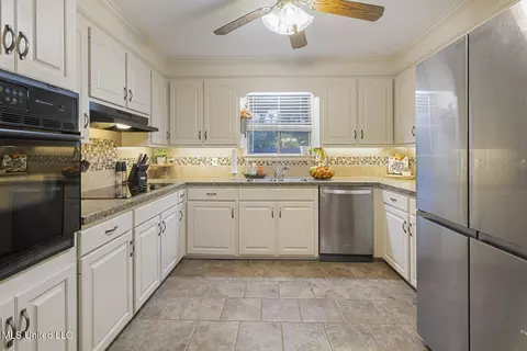 1213 Foxhill Dr, Clinton, MS 39056 photo 8