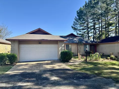 351 E Cascades Cir, Clinton, MS 39056