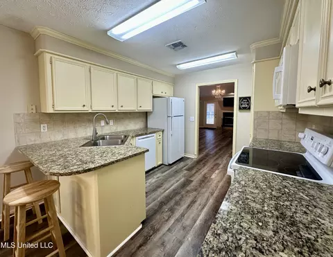 Kitchen - 351 E Cascades Cir, Clinton, MS 39056 photo 2 of 5