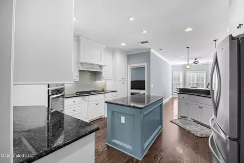 Kitchen - 100 Coldwater Cir, Clinton, MS 39056 photo 2 of 3