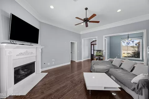 Living - 100 Coldwater Cir, Clinton, MS 39056 photo 2 of 2
