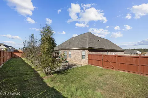 Exterior - 100 Coldwater Cir, Clinton, MS 39056 photo 4 of 5