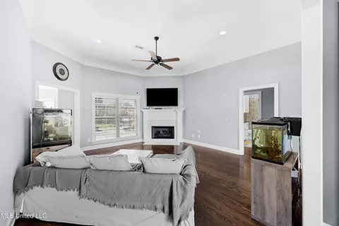 Living - 100 Coldwater Cir, Clinton, MS 39056 photo 1 of 2