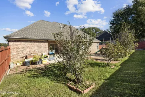 Exterior - 100 Coldwater Cir, Clinton, MS 39056 photo 3 of 5