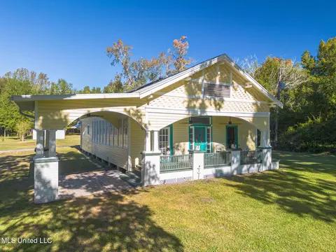 502 Jeff Davis Ave, Waveland, MS 39576
