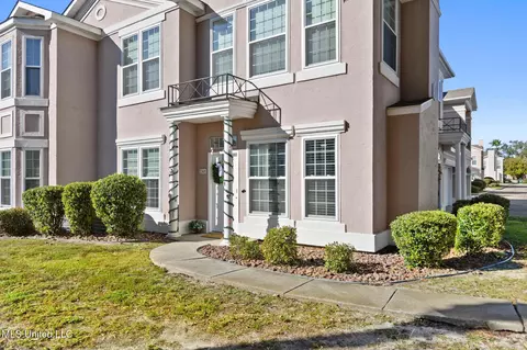 2252 Beach Dr #2301, Gulfport, MS 39507