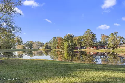 110 Pine Hill Cir, Florence, MS 39073 photo 3