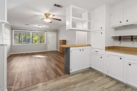 110 Pine Hill Cir, Florence, MS 39073 photo 9