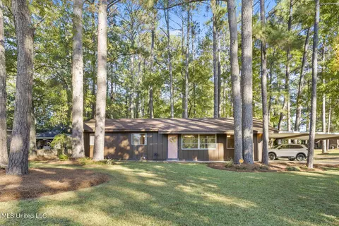 110 Pine Hill Cir, Florence, MS 39073