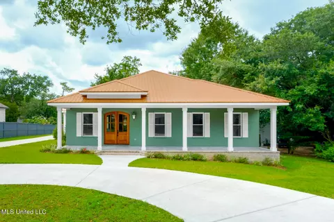 5 Hanging Oak Cir, Gulfport, MS 39507