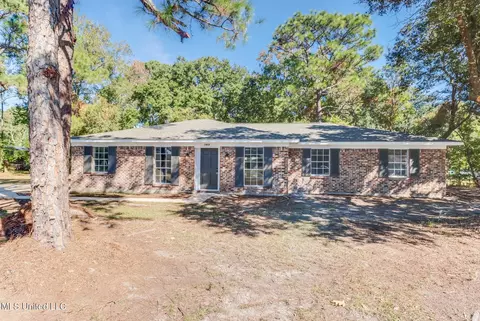 1908 University St, Gautier, MS 39553