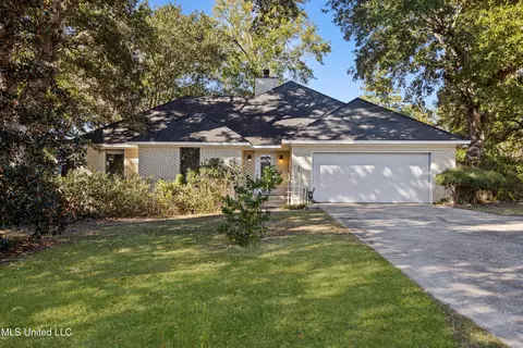 884 Kailua Pl, Diamondhead, MS 39525