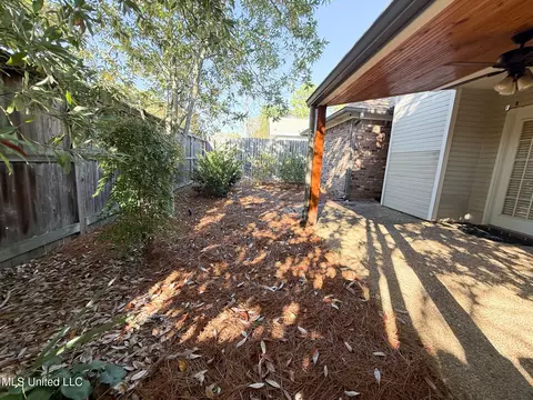 Exterior - 110 Commonwealth Ave, Brandon, MS 39047 photo 2 of 3