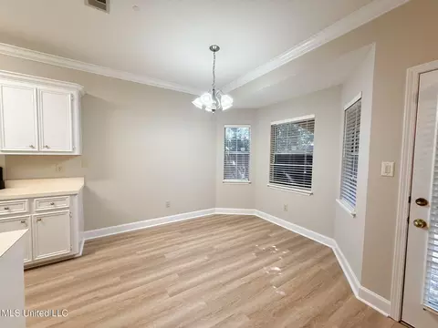 Dining - 110 Commonwealth Ave, Brandon, MS 39047 photo 1 of 2