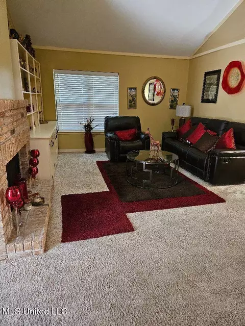 Living - 6 Shore Dr, Clinton, MS 39056 photo 1 of 2