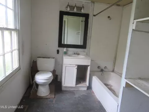 Bath - 108 Hightower St, Sardis, MS 38666 photo 2 of 2