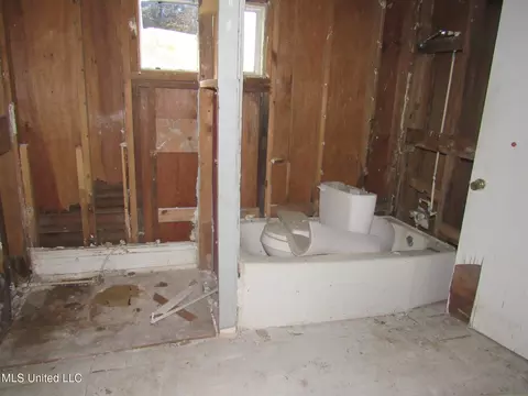 Bath - 108 Hightower St, Sardis, MS 38666 photo 1 of 2