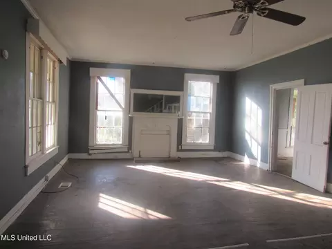 Living - 108 Hightower St, Sardis, MS 38666 photo 1 of 3