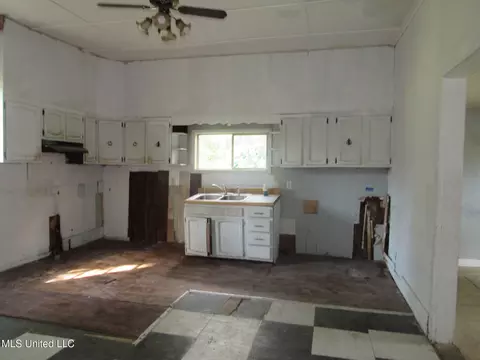 Kitchen - 108 Hightower St, Sardis, MS 38666 photo 1 of 1