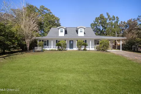 8814 Malino Pl, Diamondhead, MS 39525