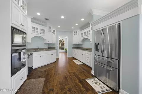 Kitchen - 18079 Pecan Ct, Saucier, MS 39574 photo 3 of 4