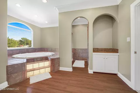 Bath - 18079 Pecan Ct, Saucier, MS 39574 photo 5 of 9