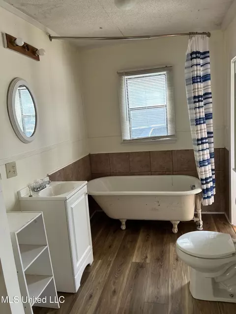 Bath - 341 W Congress St, Brookhaven, MS 39601 photo 1 of 1