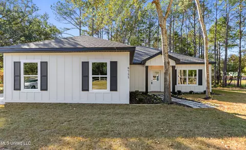 8755 Daisy Vestry Rd, Biloxi, MS 39532