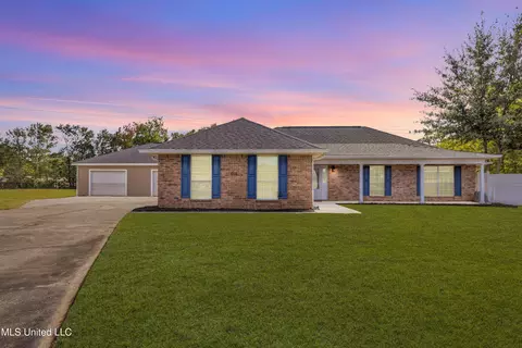 1600 Heather Ct, Ocean Springs, MS 39564