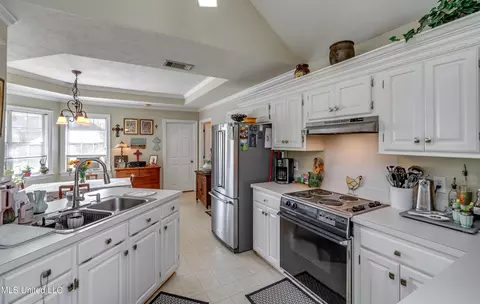 Kitchen - 2004 Bayberry Dr, Flowood, MS 39232 photo 6 of 8