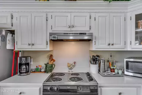 Kitchen - 2004 Bayberry Dr, Flowood, MS 39232 photo 5 of 8
