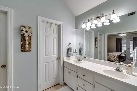 Bath - 2004 Bayberry Dr, Flowood, MS 39232 photo 3 of 6
