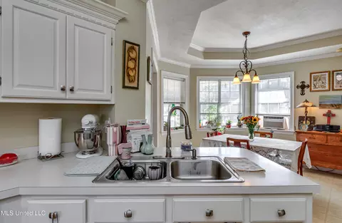 Kitchen - 2004 Bayberry Dr, Flowood, MS 39232 photo 4 of 8