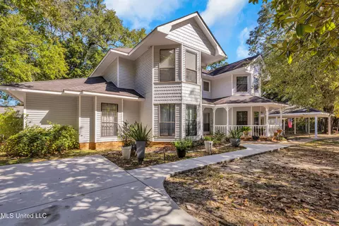 1613 Fairhaven Dr, Gautier, MS 39553