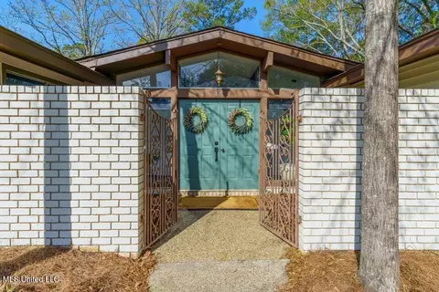 100 Pinewood Dr, Hattiesburg, MS 39402