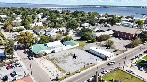161 Main St, Bay Saint Louis, MS 39520
