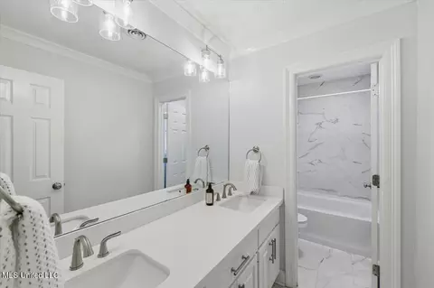 Bath - 144 Rollingwood Dr, Jackson, MS 39211 photo 1 of 4