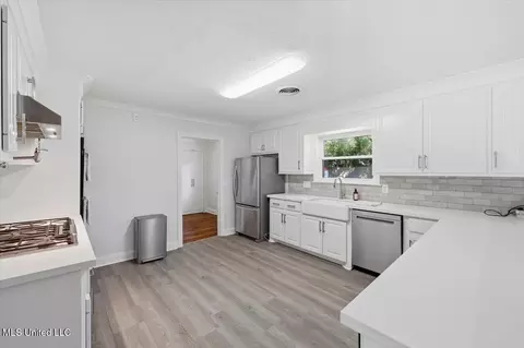 Kitchen - 144 Rollingwood Dr, Jackson, MS 39211 photo 1 of 5