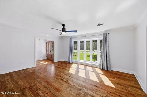 Living - 144 Rollingwood Dr, Jackson, MS 39211 photo 9 of 9