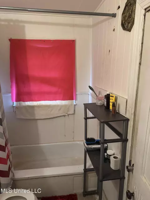 Bath - 2218 Mobile Ave #20, Jackson, MS 39213 photo 3 of 5