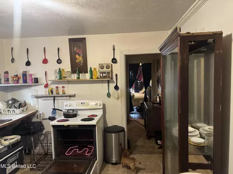 Kitchen - 2218 Mobile Ave #20, Jackson, MS 39213 photo 2 of 4