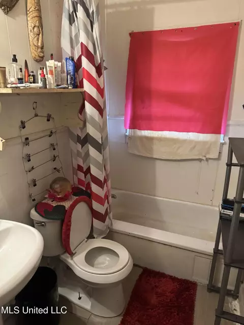 Bath - 2218 Mobile Ave #20, Jackson, MS 39213 photo 5 of 5
