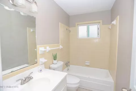 Bath - 103 Hannah Dr, Clinton, MS 39056 photo 2 of 2