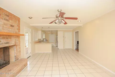 Living - 103 Hannah Dr, Clinton, MS 39056 photo 2 of 8