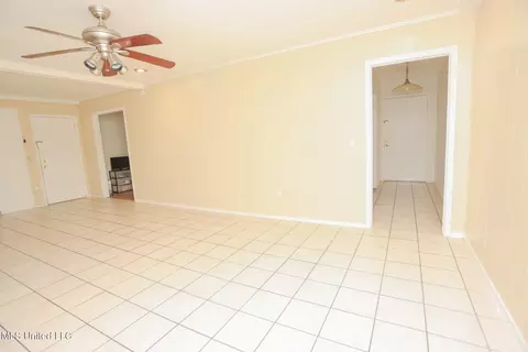 Living - 103 Hannah Dr, Clinton, MS 39056 photo 3 of 8