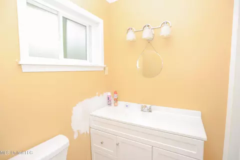 Bath - 103 Hannah Dr, Clinton, MS 39056 photo 1 of 2