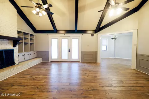 Living - 1030 Kenna Rd, Summit, MS 39666 photo 2 of 12