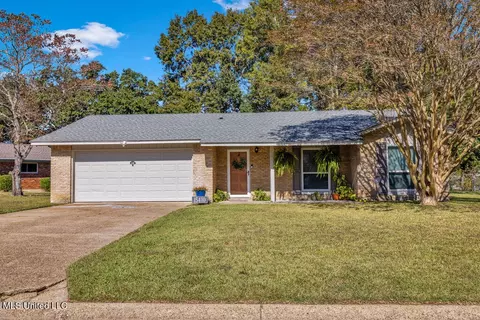 15410 N Parkwood Dr, Gulfport, MS 39503