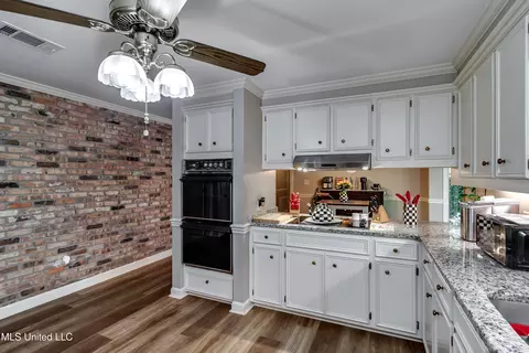 Kitchen - 539 Dixton Dr, Brandon, MS 39047 photo 6 of 9