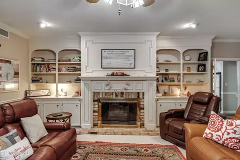 Living - 539 Dixton Dr, Brandon, MS 39047 photo 3 of 5